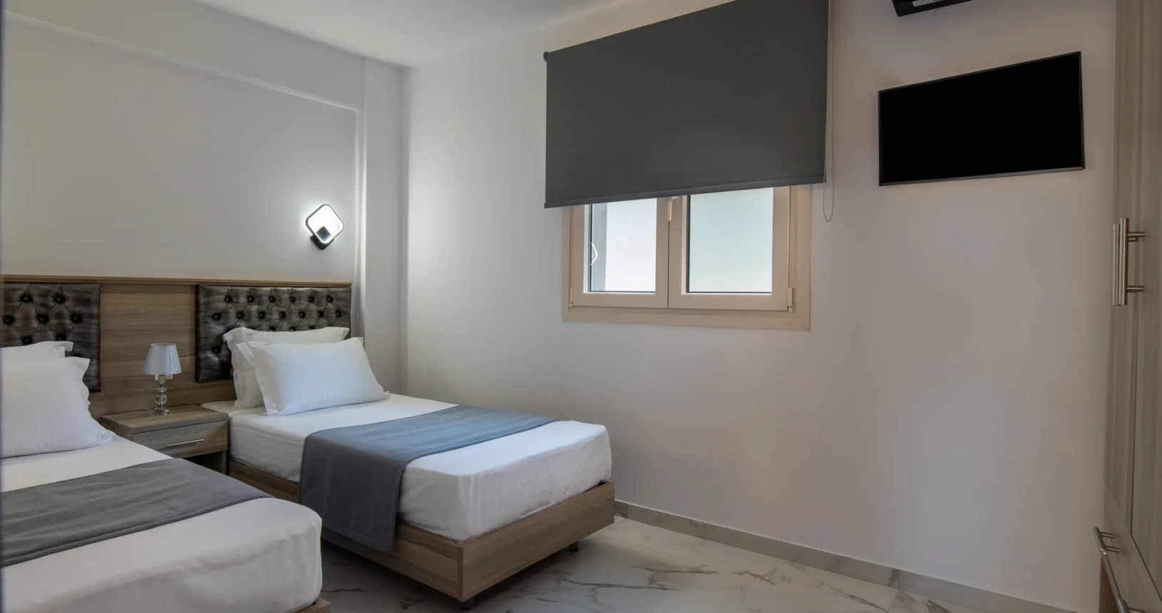 2 Bedroom Suite Plus Living Room 10