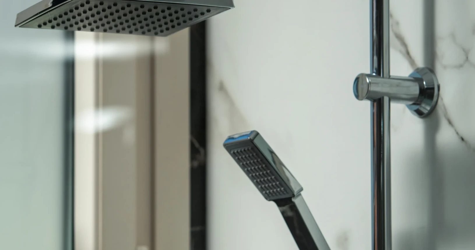 2 Bedroom Suite Plus Living Room 40