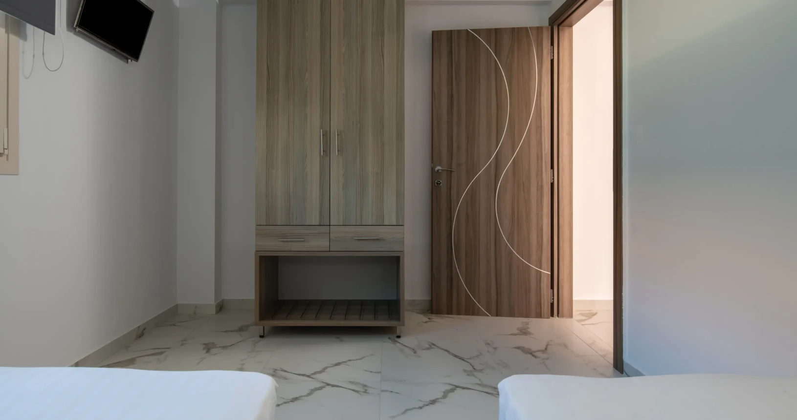 2 Bedroom Suite Plus Living Room 9